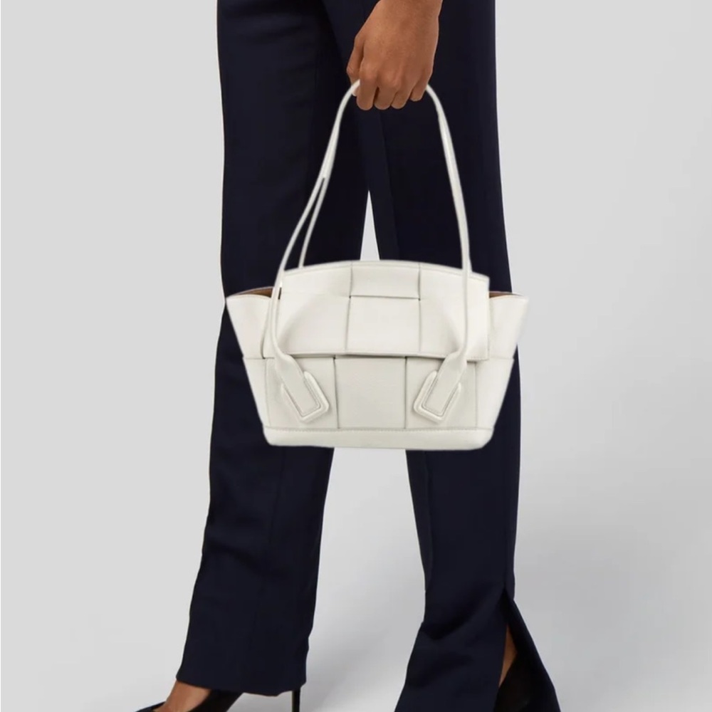 Bottega Veneta Tote bag Maxi The Arco color Bianco size Base 5’ wide  12’ long